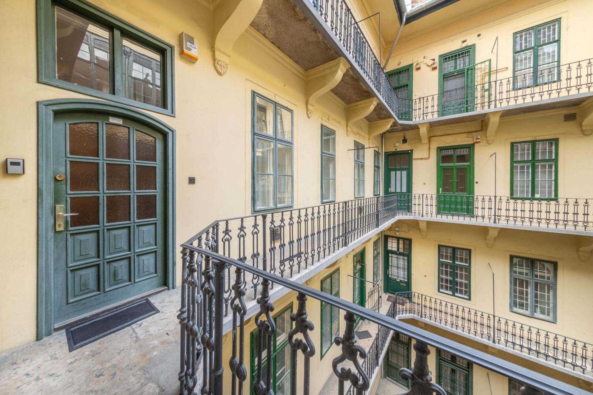 Hungarian Souvenir Apartment Budapest Bagian luar foto